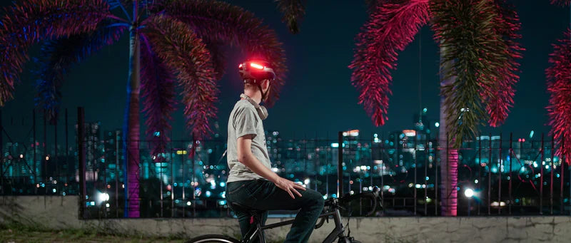 Standard Helmet vs. Smart Helmet: Which One Fits the Way You Ride?